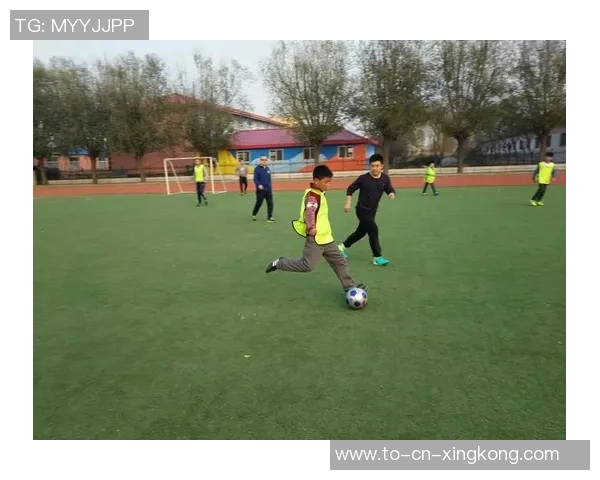 小学生足球表演精彩纷呈展现青春活力与团队精神的盛会 小学生足球表演精彩纷呈展现青春活力与团队精神的盛会