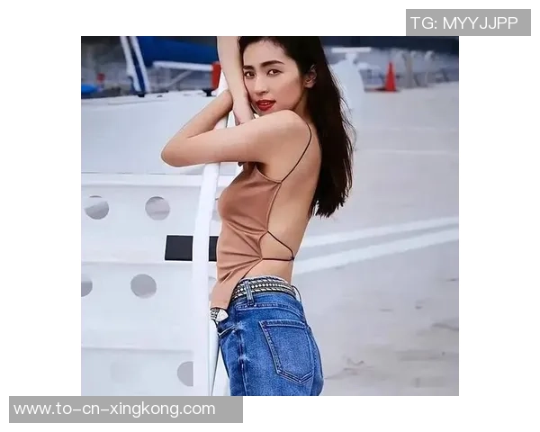 足球尤物高清展现魅力瞬间让你领略运动与美的完美结合 足球尤物高清展现魅力瞬间让你领略运动与美的完美结合